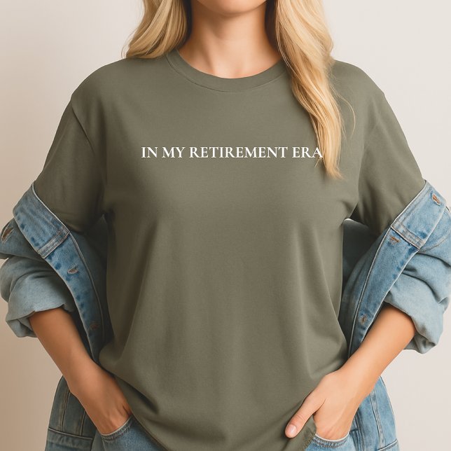 I min Pension Era Shirt Typography Retrött Gift T Shirt (in my retirement era, retirement shirt, retired sweatshirt, officially retired gift, retirement gift)
