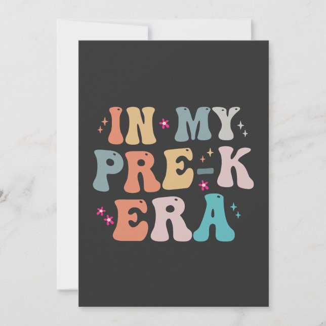 I min Pre k Era-Funny Groovy Back to school Gift Inbjudningar (Framsida)