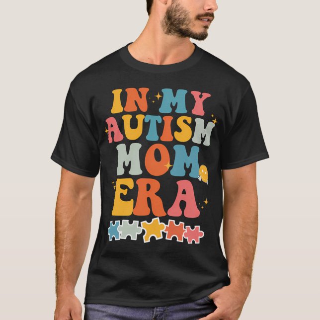 I min tism Mamma Era neurodiversity Retro Groovy T Shirt (Framsida)
