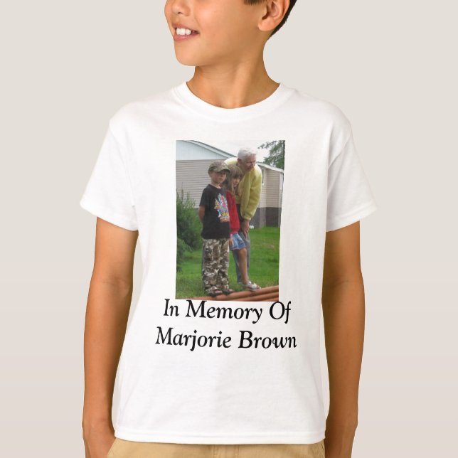 I minne av den Marjorie bruntet Tee Shirt (Framsida)