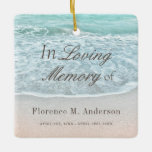 I minnesfack för Loving Memory Beach-Helgdag Julgransprydnad Keramik<br><div class="desc">Den här "i ett kärleksfullt minne"-helgdag har en sandstrand med tropiska sköldpaddor i blått hav. Baksidan har fotot. Anpassa efter dina behov. Du hittar matchande produkter i min butik.</div>