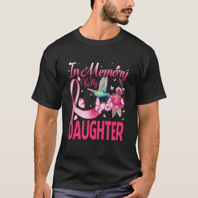 I minnet för min dotter Hummingbird Breast T Shirt (Framsida)