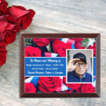 I minnet; Veteran loved en skylt