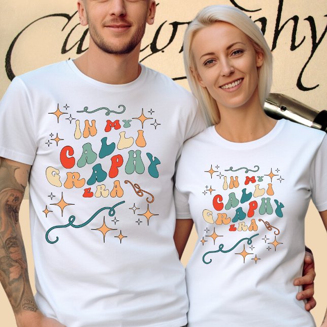I My Calligraphy Era Anpassningsbar Text on Back T Shirt (Skapare uppladdad)