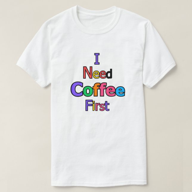 I Need Coffee First Funny Caffeine Lover Quote Des T Shirt (Design framsida)