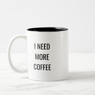 I Need More Coffee Funny Quote Mug – Humor Gift Två-Tonad Mugg