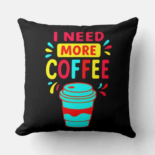 I NEED MORE COFFEE KUDDE (Framsida)