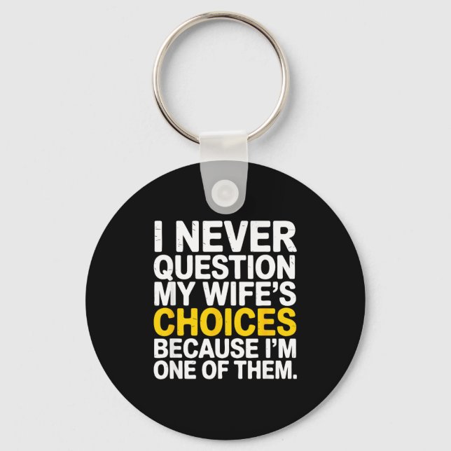 I Never Question My Wife's Choices Funny Husband S Nyckelring (Framsida)