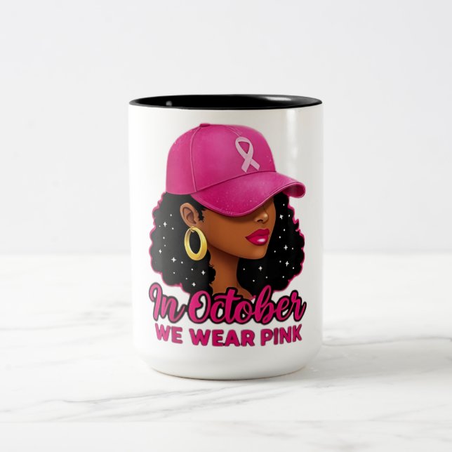 I oktober Bära Rosa Black Women Breast Cancer Två-Tonad Mugg (Center)