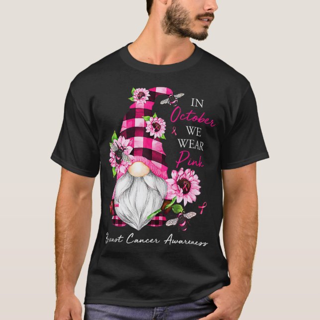 I oktober Bära Rosa Gnome Breast Cancer Awaren T Shirt (Framsida)