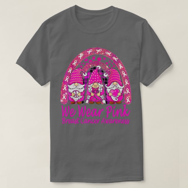 I oktober Bära Rosa Gnome Breast Cancer Awaren T Shirt (Design framsida)