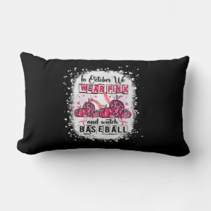 I oktober bäror vi rosa Baseball Breast Cancer Awa Lumbarkudde