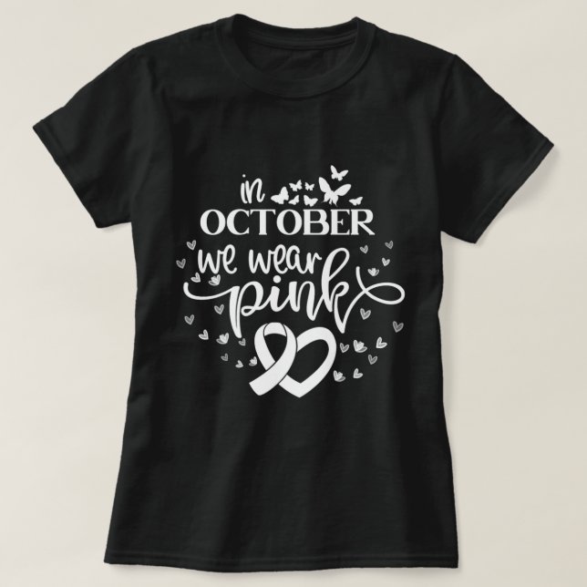 I oktober Bäror vi Rosa Butterflies Breast Cancer T Shirt (Design framsida)