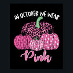 I oktober Bäror vi Rosa Halloween bröstcancer Aw Poster<br><div class="desc">I oktober Bäror vi Rosa Halloween Breast Cancer Awareness 1</div>