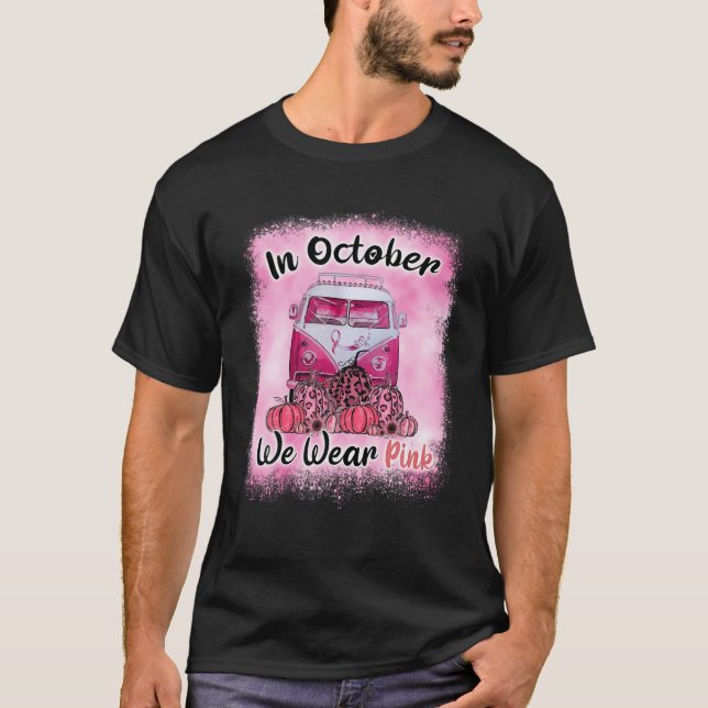 I oktober Bäror vi Rosa Hippie Buss Breast Cancer  T Shirt (Framsida)