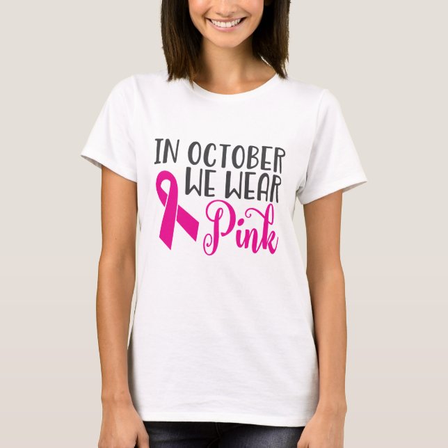 I oktober Bäror vi Rosa| Medvetenhet om bröstcance T Shirt (Framsida)
