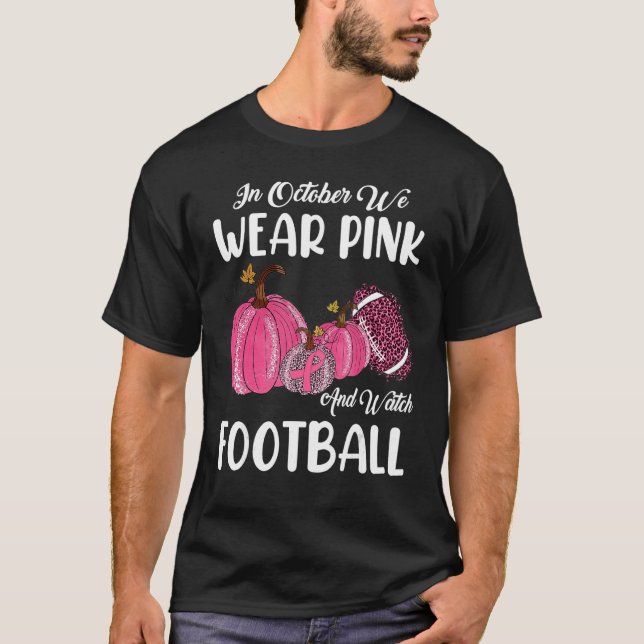 I oktober Bäror vi Rosa och tittar på fotbollspump T Shirt (Framsida)