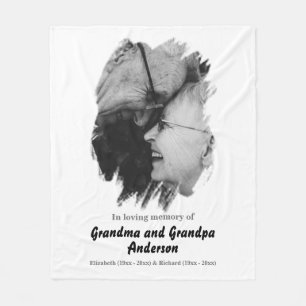 I övernattningsminnet på morföräldrars minnesavbil fleecefilt