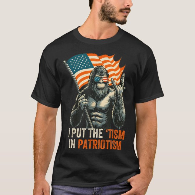 I Patriotism Bigfoot i USA flagga.. T Shirt (Framsida)