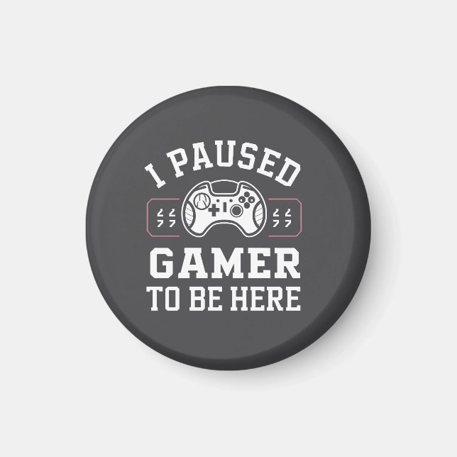 I Paused Gamer To Be Here Quote Design Magnet (Framsidan)