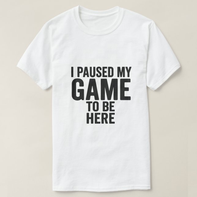 I Paused My Game to Be Here – Funny Gamer T-Shirt  (Design framsida)