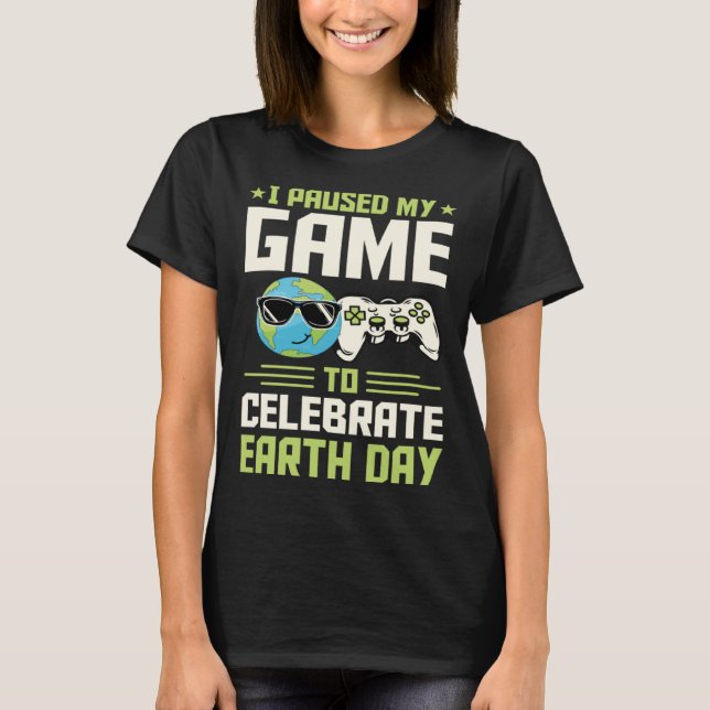 I Paused My Game To Celebrate Earth Day Introvert  T Shirt (Framsida)
