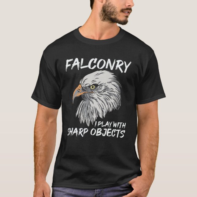 I Play With Sharp Objects Falconry T Shirt (Framsida)