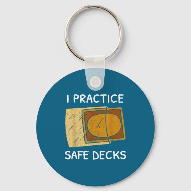 I Practice Safe Decks Trading Card Game Pun Humor  Nyckelring (Framsida)