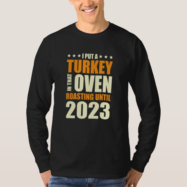 I Put A Turkey In That Oven Pregnancy Thanksgiving T Shirt (Framsida)