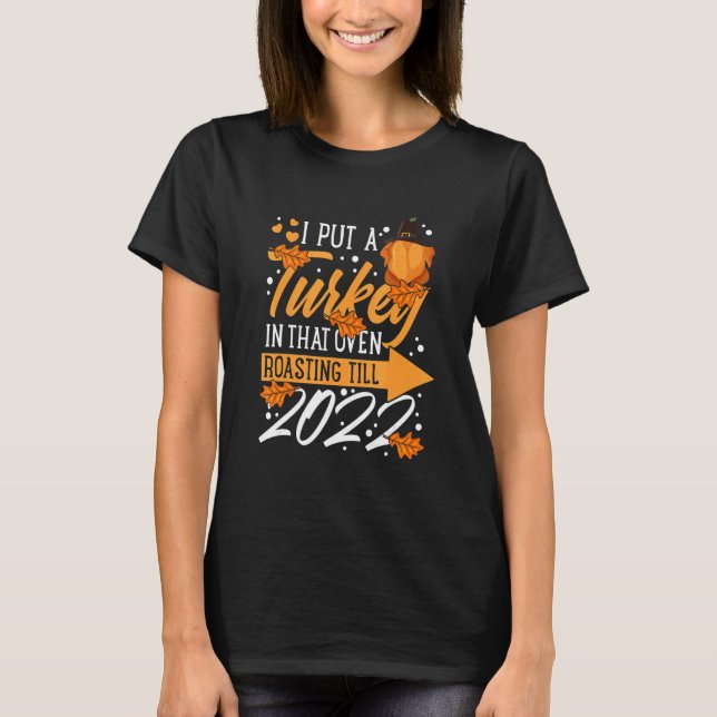 I Put A Turkey In That Oven Pregnancy Thanksgiving T Shirt (Framsida)