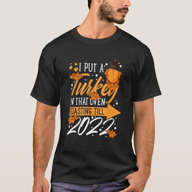 I Put A Turkey In That Oven Pregnancy Thanksgiving T Shirt (Framsida)