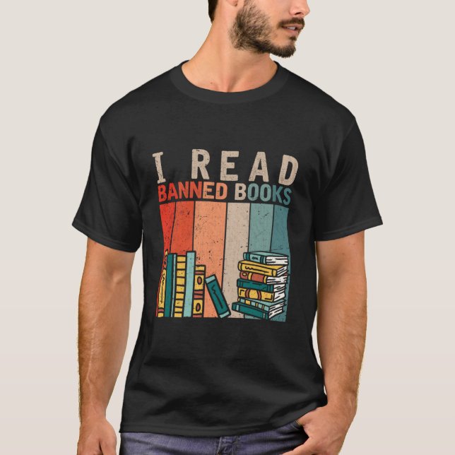 I Read Banned Books Reader Bookworm T Shirt (Framsida)