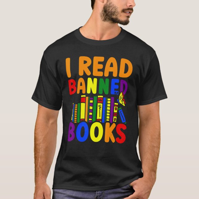 I Read Banned Books Reading Library 9 T Shirt (Framsida)