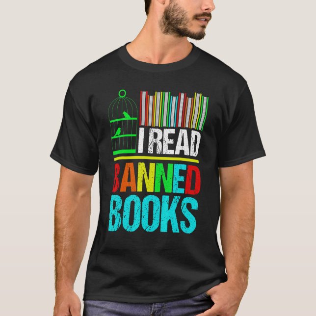 I Read Banned Books Reading Library T Shirt (Framsida)