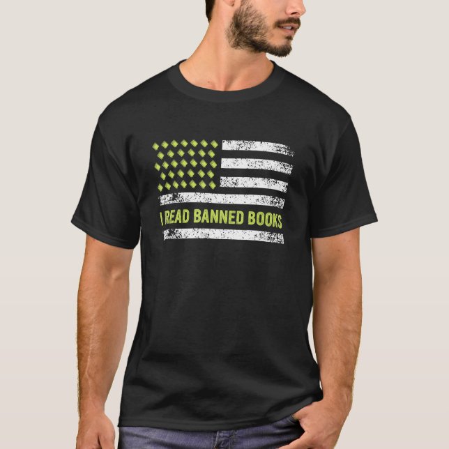 I Read Banned Books Retro Usa Flag Reading Librari T Shirt (Framsida)