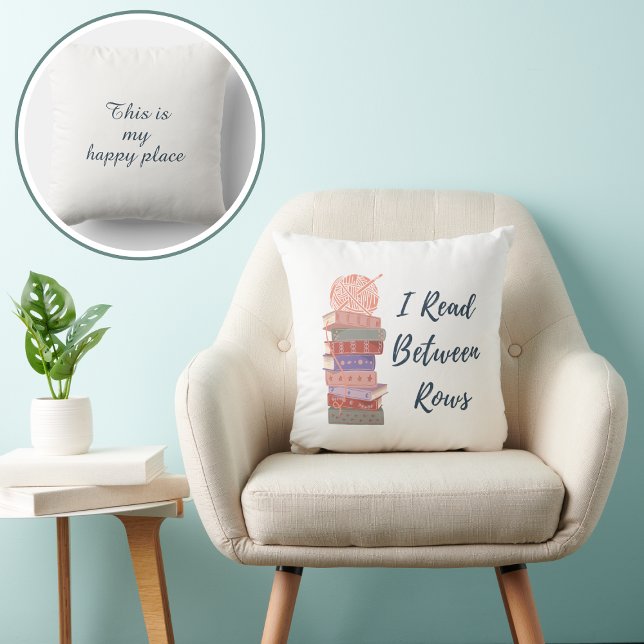 I Read Between Rows Crochet Knitting Book Lover Kudde (Skapare uppladdad)