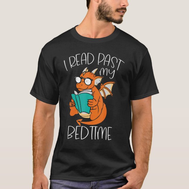 I Read Past My Bedtime Reading Books Dragon T Shirt (Framsida)