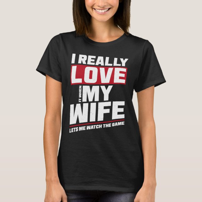 I Really Love It When My Wife Watch Game Football T Shirt (Framsida)
