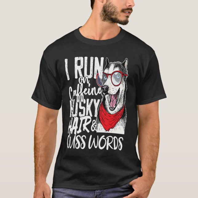 I run on Caffeine & Husky Hair cool dog T Shirt (Framsida)