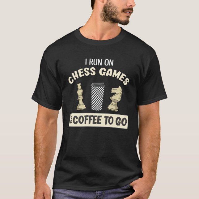 I Run On Chess Games & Coffee To Go T Shirt (Framsida)