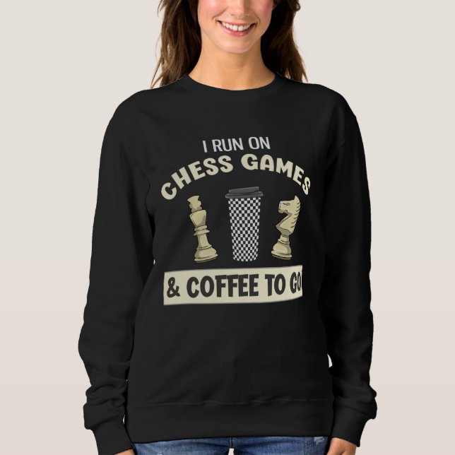 I Run On Chess Games & Coffee To Go T Shirt (Framsida)