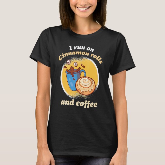 I Run On Cinnamon Rolls And Coffee Cinnamon Roll B T Shirt (Framsida)