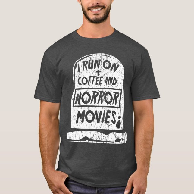 I Run On Coffee And Horror Movies Fan Funny Cinema T Shirt (Framsida)