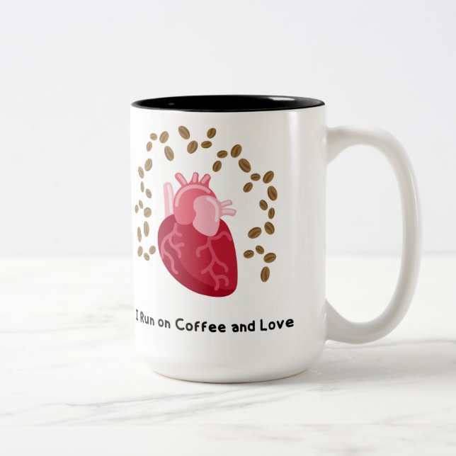I Run on Coffee and Love Mug Två-Tonad Mugg (Höger)