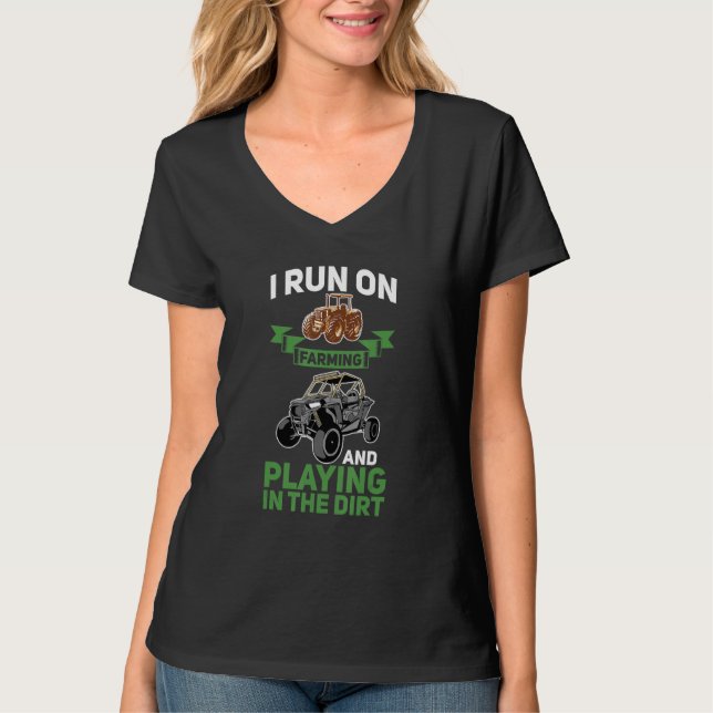 I Run On Farming And Playing Dirt UTV SxS Side by  T Shirt (Framsida)