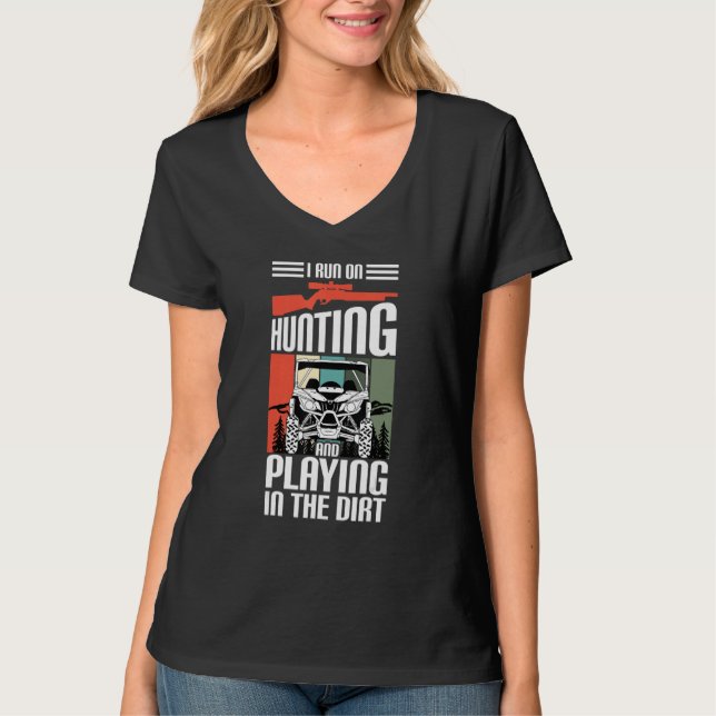 I Run On Hunting And Playing Dirt UTV SxS Side by  T Shirt (Framsida)