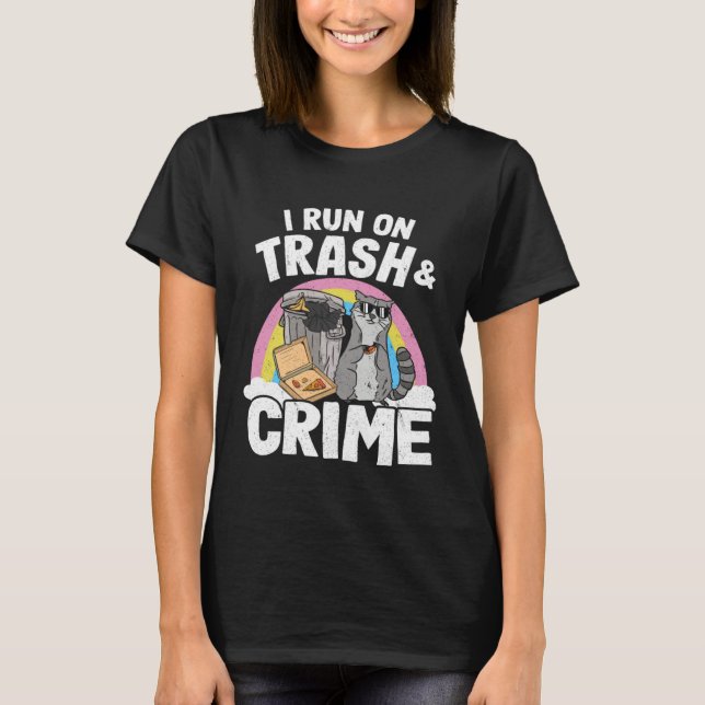 I Run On Trash And Crime Garbage Can Rainbow Racco T Shirt (Framsida)