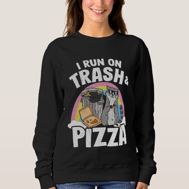 I Run On Trash And Pizza Rainbow Raccoon T Shirt (Framsida)