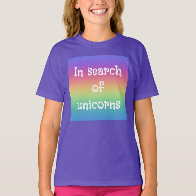 I Search of Unicorns Rainbow T Shirt (Framsida)