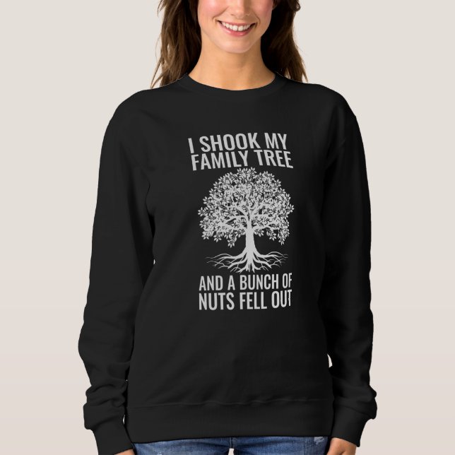 I Shook My Family Tree And A Bunch Of Nuts Fell Ou T Shirt (Framsida)